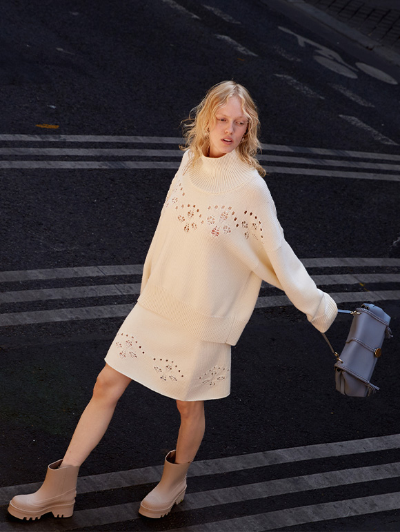 GENEROUS HIGH-NECK SWEATER